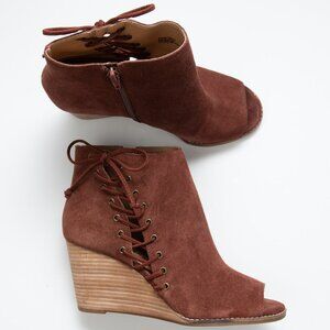 Lucky Brand Javelin Suede Booties Lace Up Peep Toe Wedge Heel Boot Size 9.5